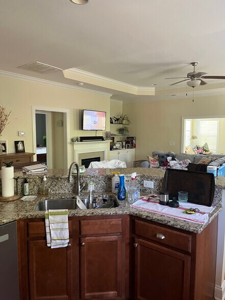 Building Photo - 1177 Evangeline Dr