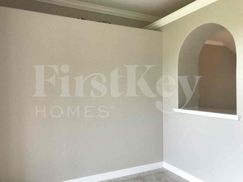 Building Photo - 3600 Molona Dr