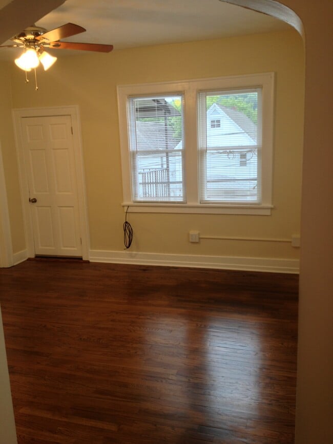 Building Photo - 116 Oak Hill Ave Ave