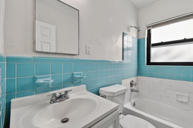 Building Photo - 1257 W 35th St