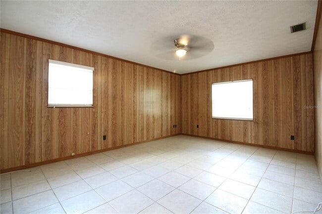 Building Photo - 701 Swiss Dr