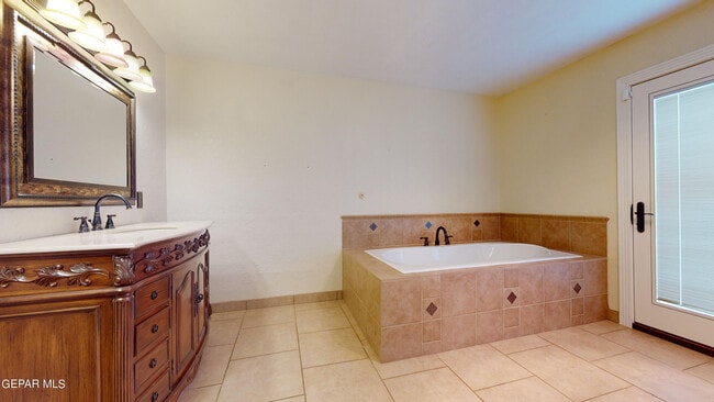 Building Photo - 801 Claravista Ln