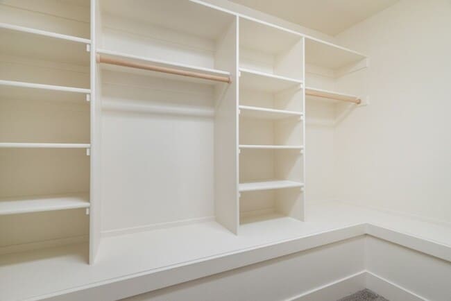 Building Photo - Luxury Townhome in the Heart of Lake Osweg...