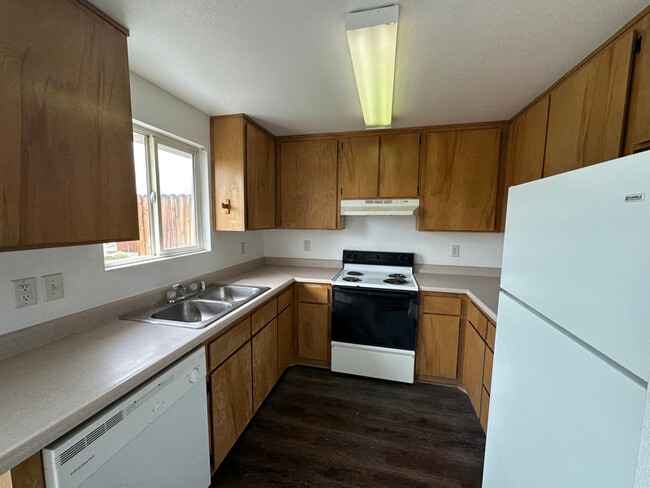 Building Photo - 1258 W Newlands Dr