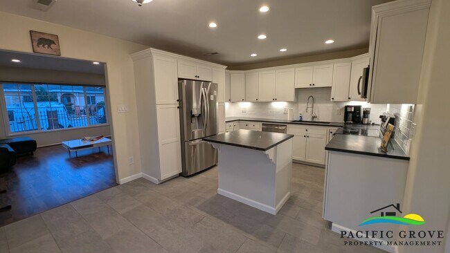 Building Photo - Bright and Roomy 2 Bedroom 2 Bathroom Home