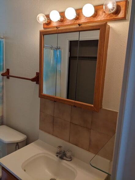 Bathroom - 95-061 Waikalani Dr