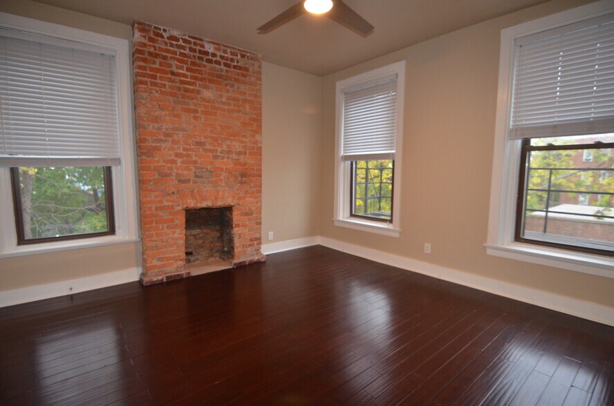 Building Photo - 2352 Kemper Ln
