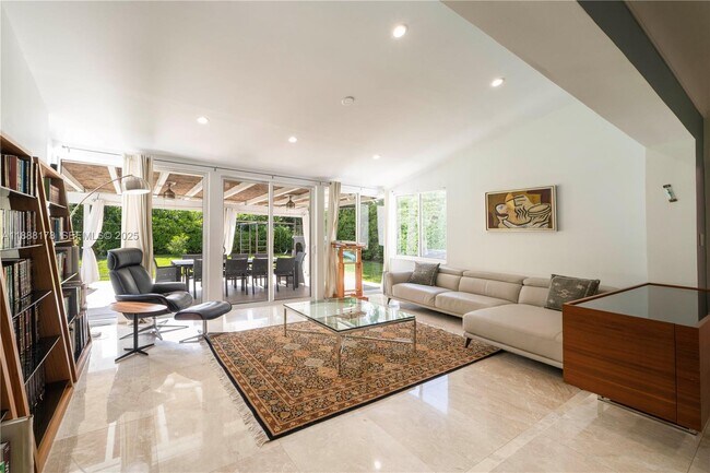 Building Photo - 4455 Alton Rd