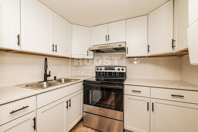 Building Photo - 2 Bed 1 Bath Apartment Available in Springfield