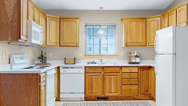Building Photo - 3 BD, 2 BA, DOUBLE ATTACHED GARAGE, GREAT ...