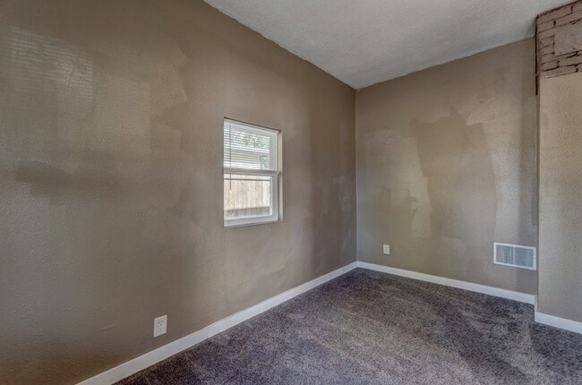 Building Photo - 812 Allen Ave