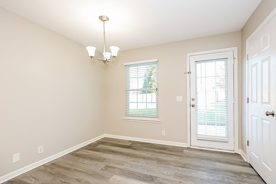 Building Photo - 7552 W Winchester Dr