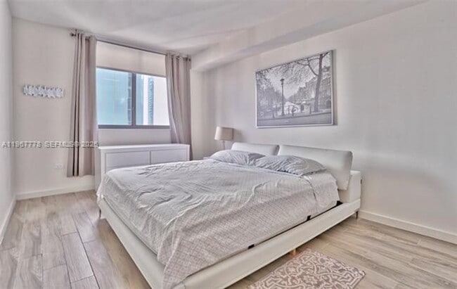 Building Photo - 999 SW 1st Ave