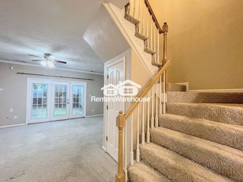 Building Photo - 434 S Lake Cir