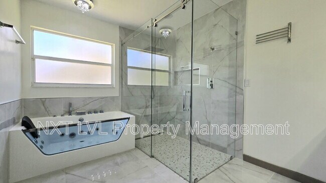 Building Photo - 511 SE 25th Terrace