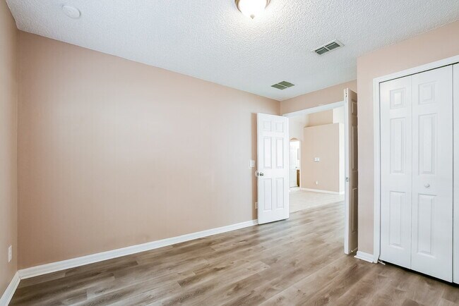 Building Photo - 1524 Lalique Ln