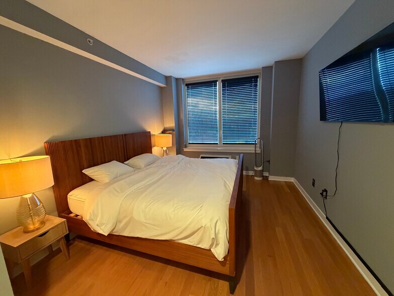 Building Photo - 600 12th St