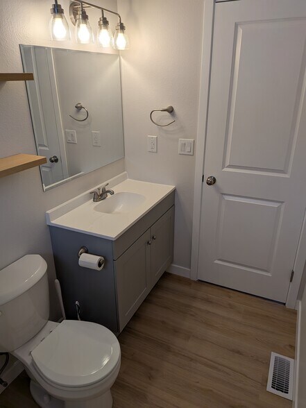 Building Photo - 1408 W Cora Ct