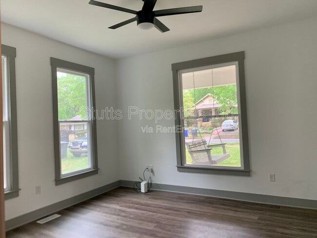 Building Photo - 617 Howell St