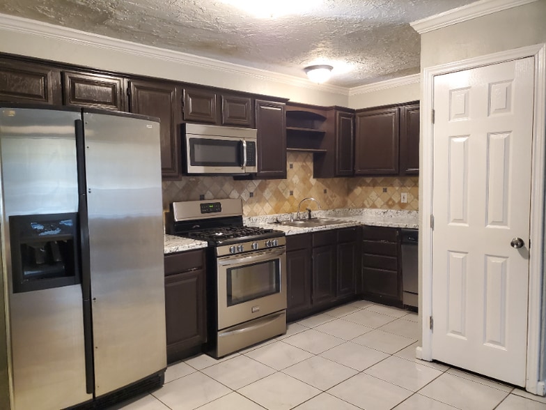 Building Photo - 1717 Magnolia Dr