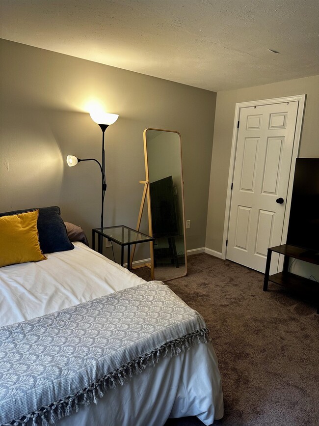 Building Photo - 22 Essex Grn Dr