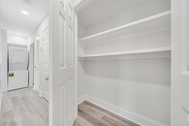 Building Photo - 3904 Ocean View Dr