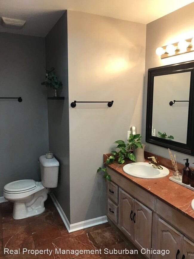 Building Photo - 4 br, 3 bath House - 5901 Burr Oak Avenue