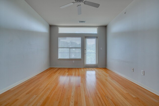Building Photo - 2209 Hancock Dr