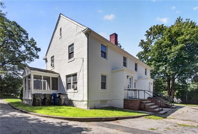 Building Photo - 476 Providence St