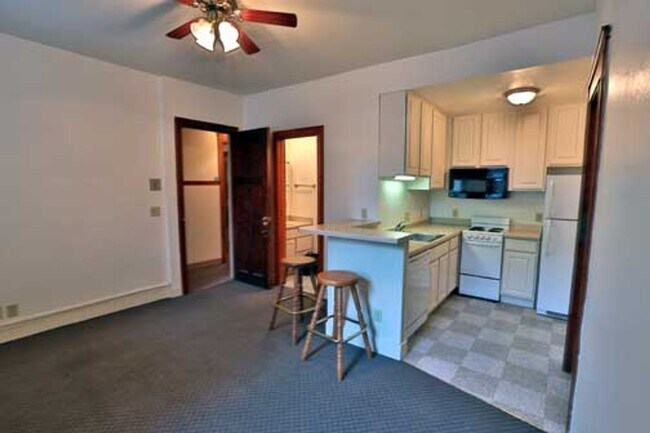 Interior Photo - 416-418