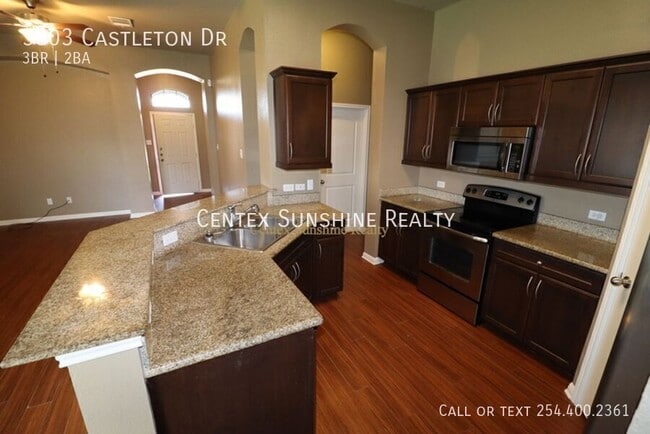 Building Photo - 3303 Castleton Dr