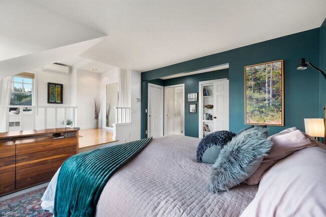 Building Photo - 5 br, 3.5 bath House - 903 Lakeside Avenue...