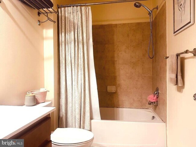 Building Photo - 1746 Beacon Ln