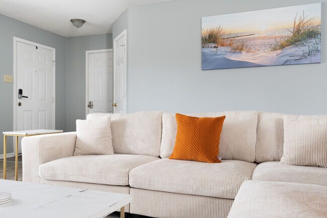 Building Photo - 2155 Shadowbrook Dr