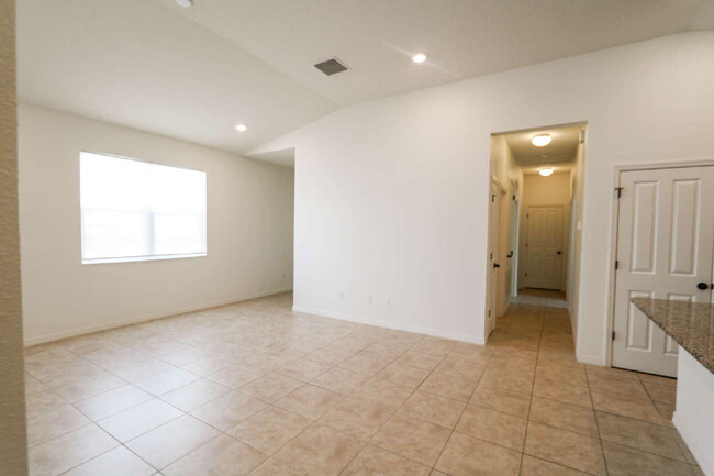 Building Photo - Stunning 3-Bedroom Retreat with 2 Full Bat...