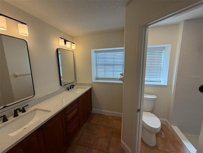 Building Photo - 990 Campello St