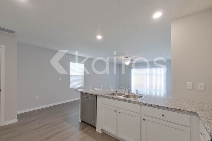 Building Photo - 8533 SW 43rd Ter