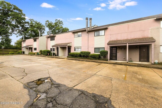 Building Photo - 110 W Bayou Pkwy