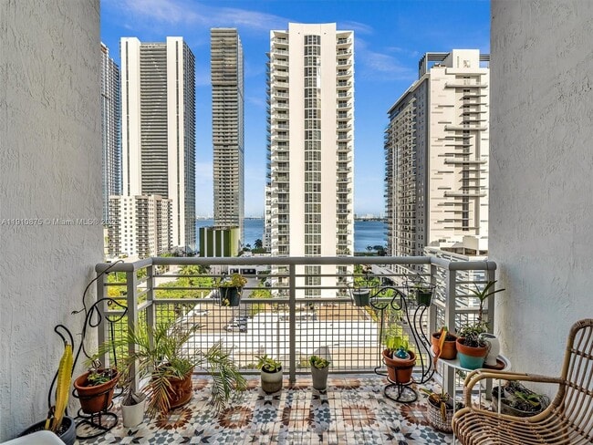 Building Photo - 2200 NE 4th Ave