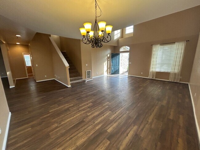 Building Photo - 4 Bedroom 2.5 Bathroom in NW Visalia with a Pool!! Just in Time for Summer!!!