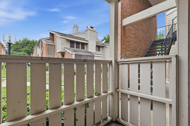 Building Photo - 9600 Royal Ln