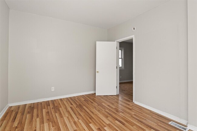 Building Photo - 127 Conkey Ave