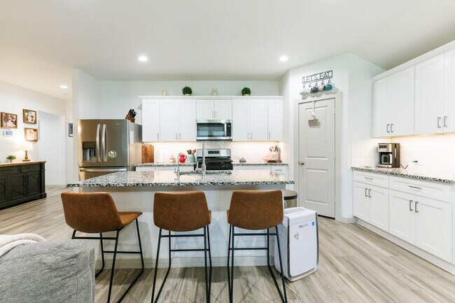 Building Photo - Spacious 4 Bed, 2 Bath Home in Abbey Glen w/ Liberty High School Feeder Pattern!