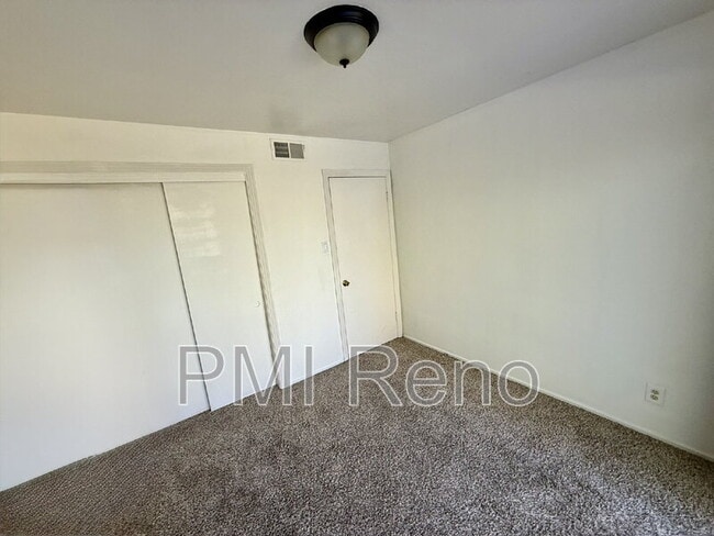 Building Photo - 790 Topaz Dr