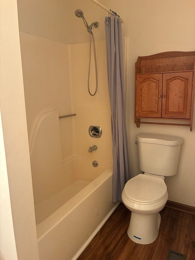 Building Photo - 995 Wren Ct