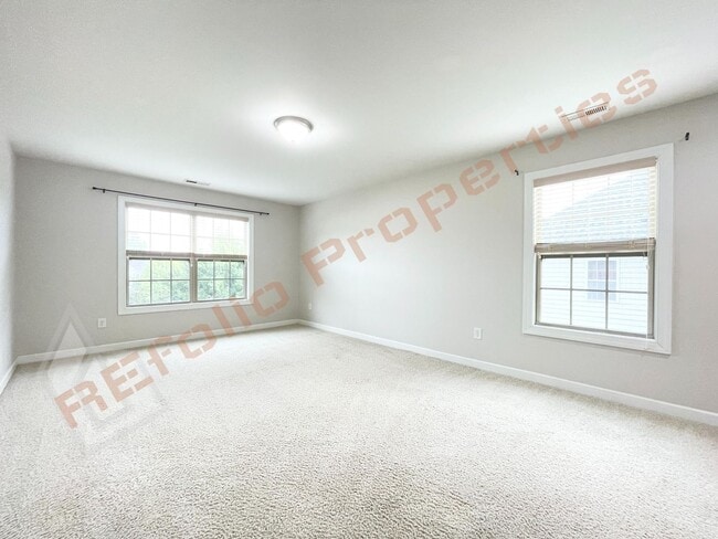 Building Photo - Lovely 5 Bedroom 4 Bathroom Single Family ...