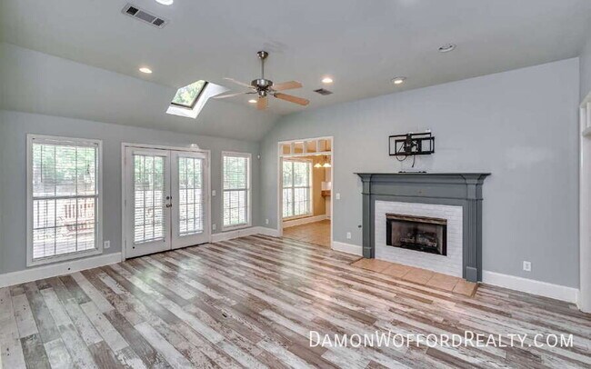 Building Photo - 124 Raintree Rd