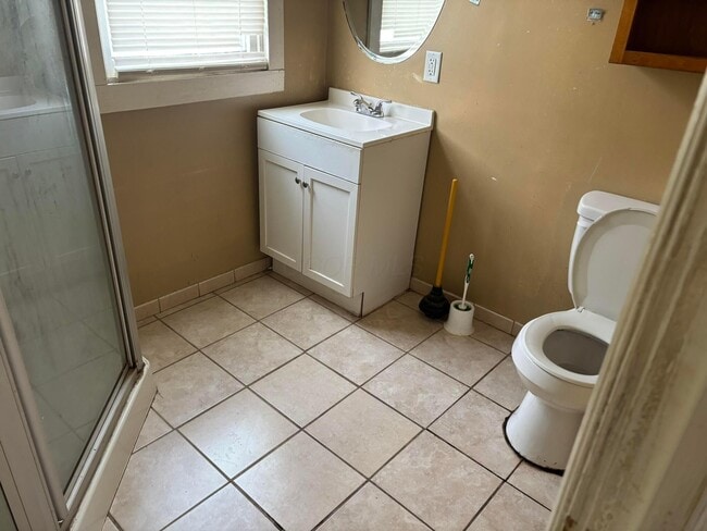 Building Photo - 490 Helen St