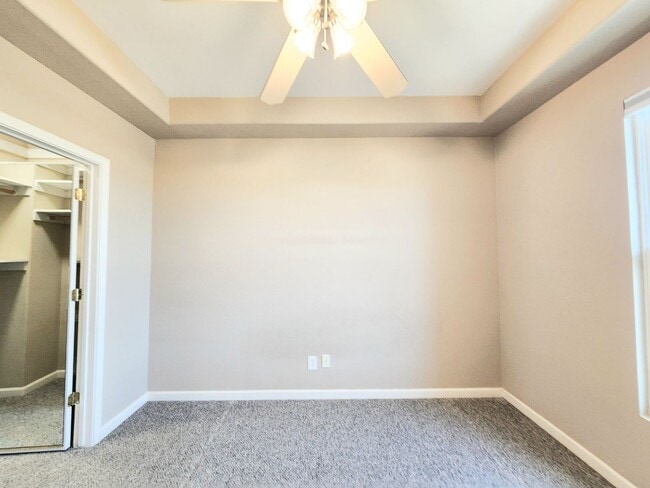 Building Photo - Spacious Townhouse in San Mateo