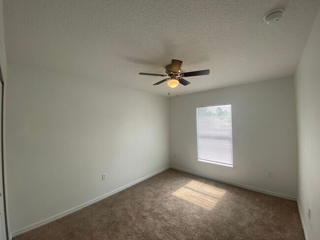 Building Photo - Welcome Home! Beautiful 3 Bedroom, 2.5 Bat...